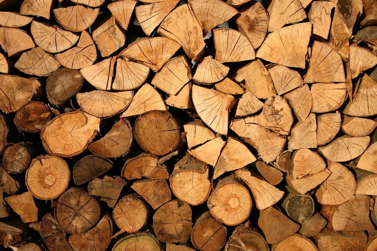 Hoeveel haardhout heb ik nodig? Zo bereken je het